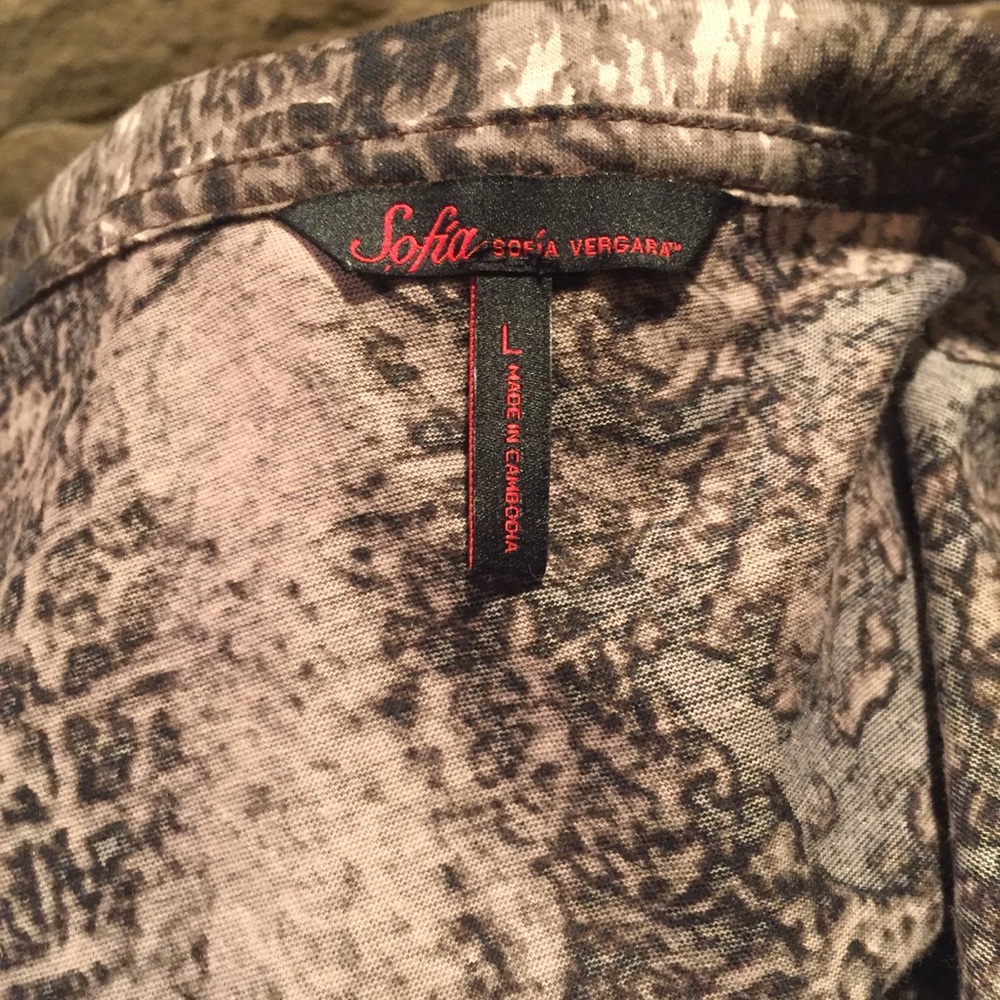 Sofia Vergara Women’s Top Size L - Picture 3 of 3